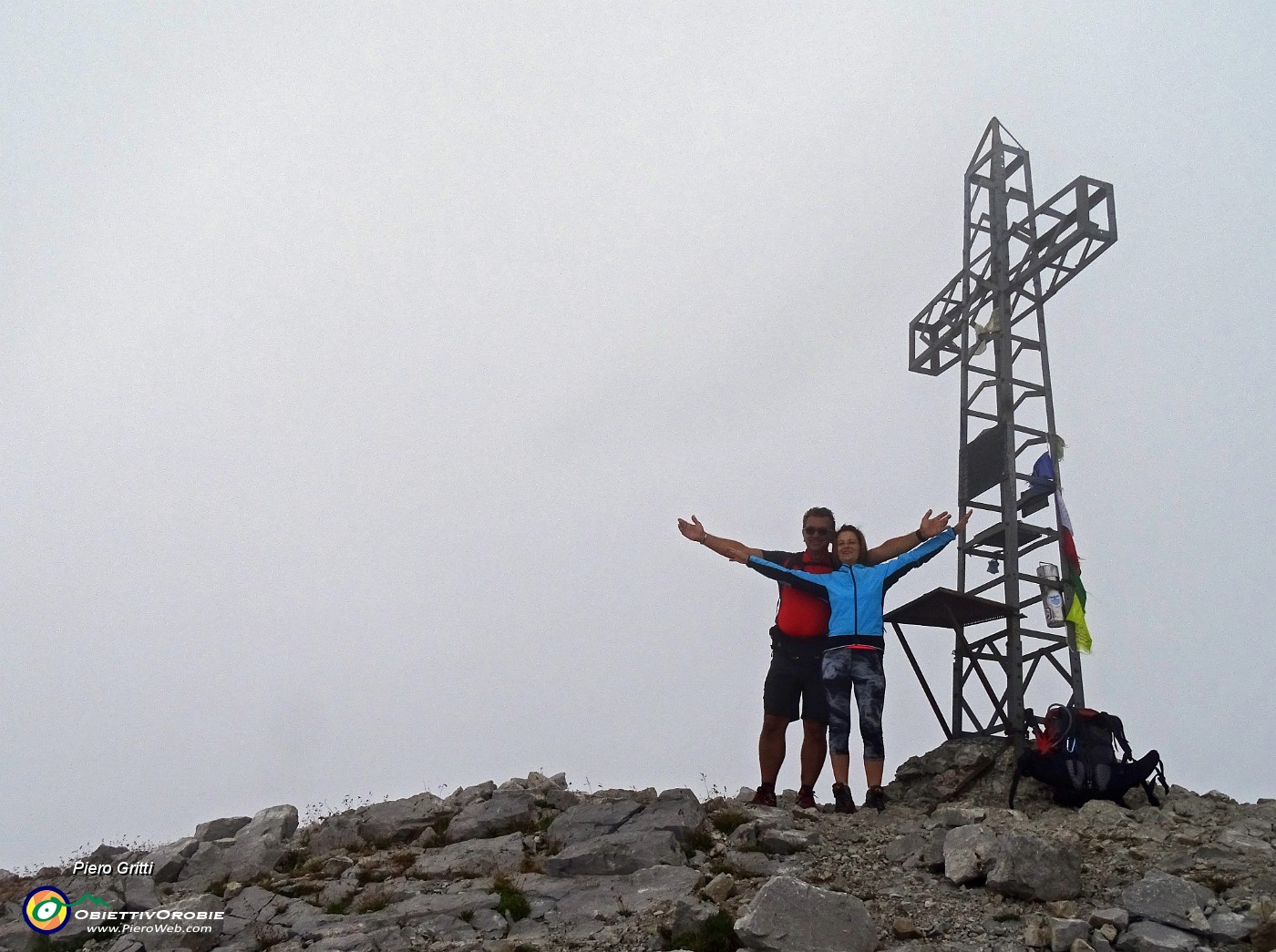 37 Croce di vetta del Pizzo Arera (2512 m).JPG -                                